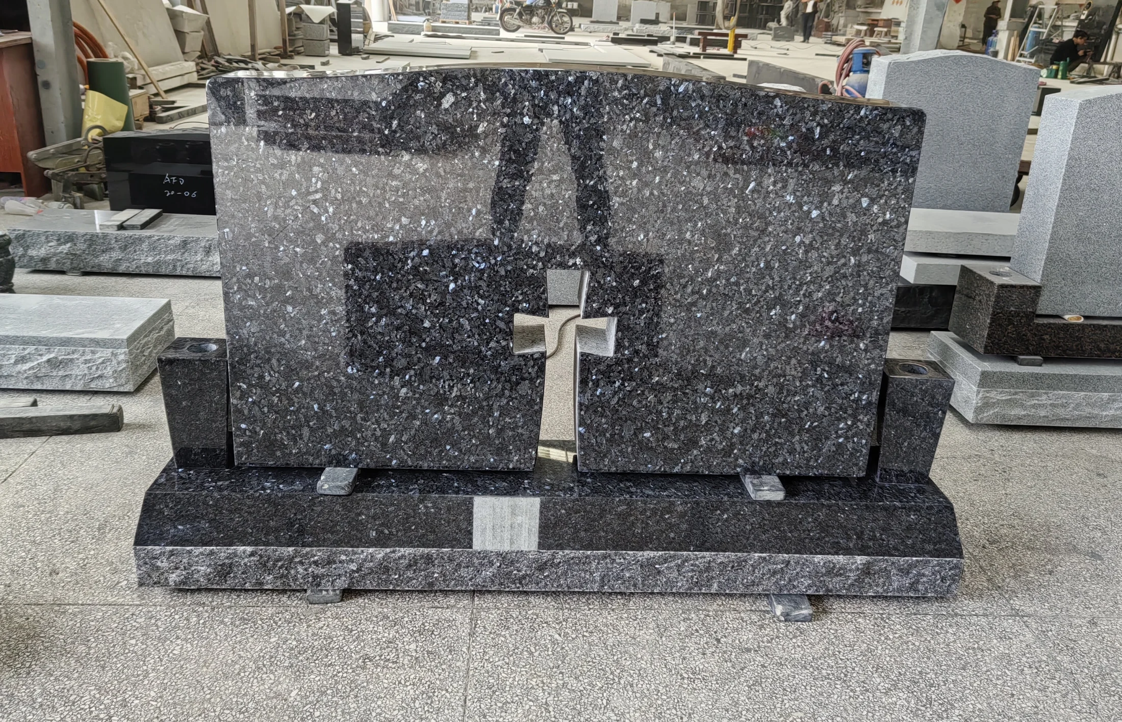 Nagrobki Blue Pearl Granite