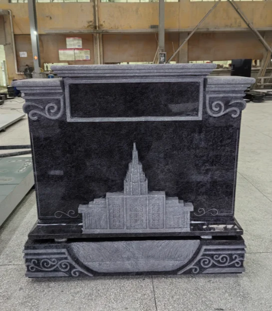 Pietra tombale in granito nero con scultura in rilievo dell'edificio della chiesa